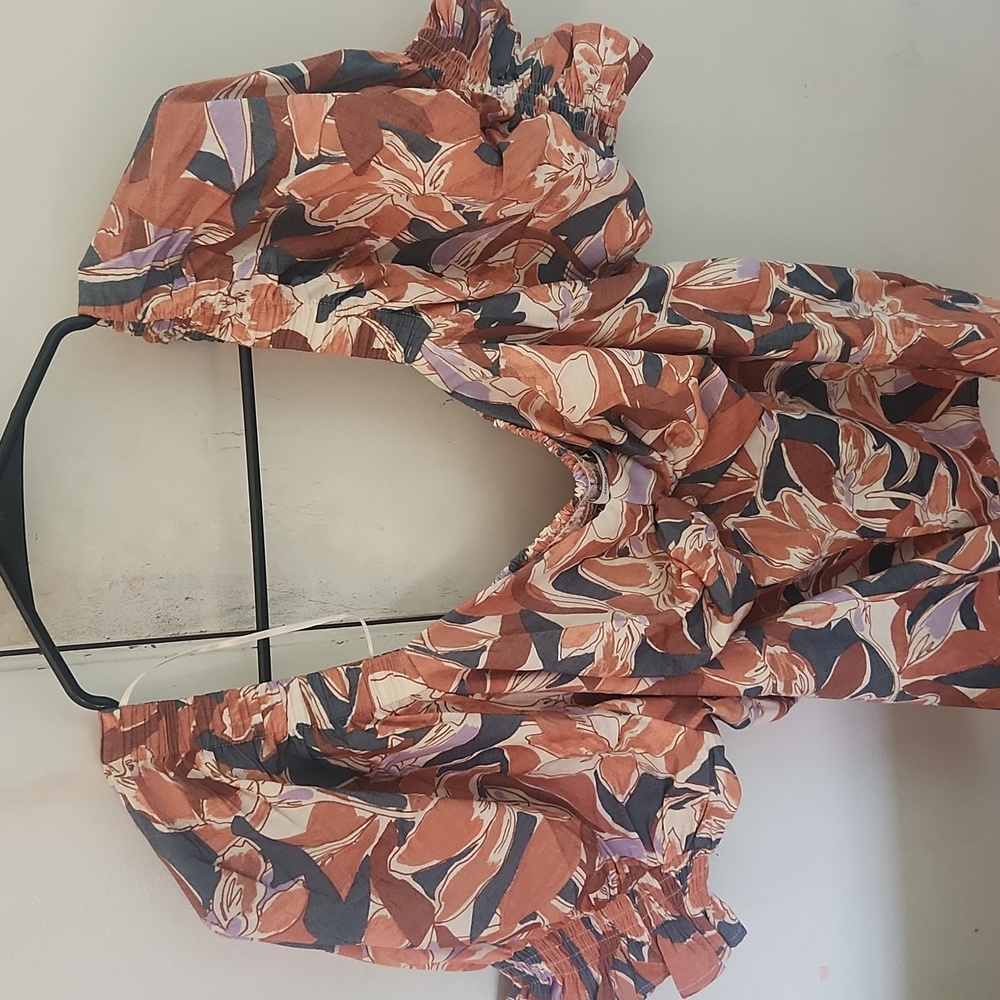 Puff sleeve pattern top